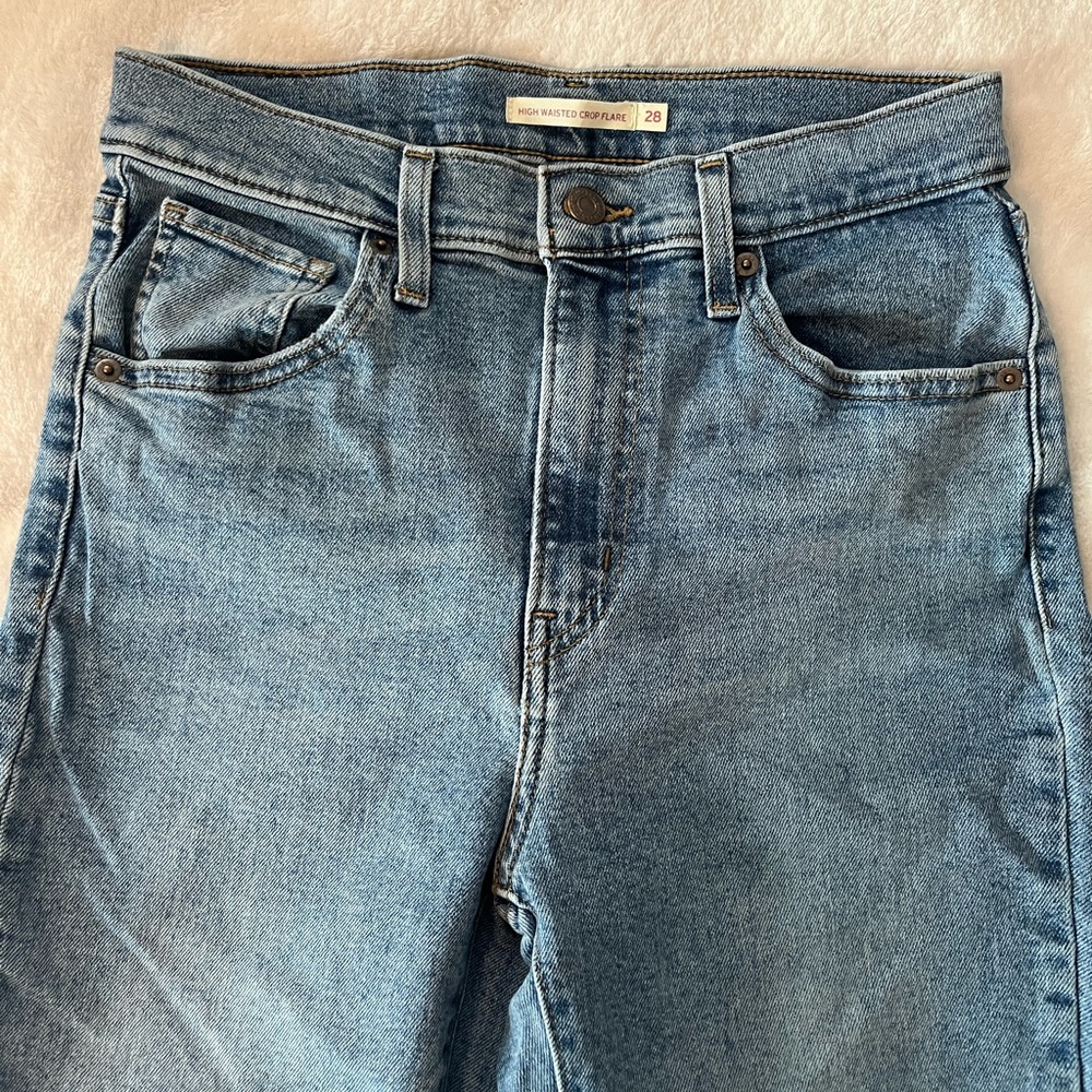 HIGH RISE FLARE LEVIS JEANS 💛 - Picture 2 of 5